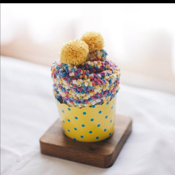 Cupcake socks yellow soft plush womens winter home - Picture 2 of 5
